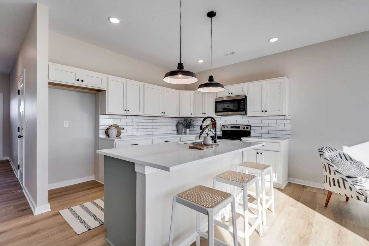 208 N Gowen St - Photo 6 of 14