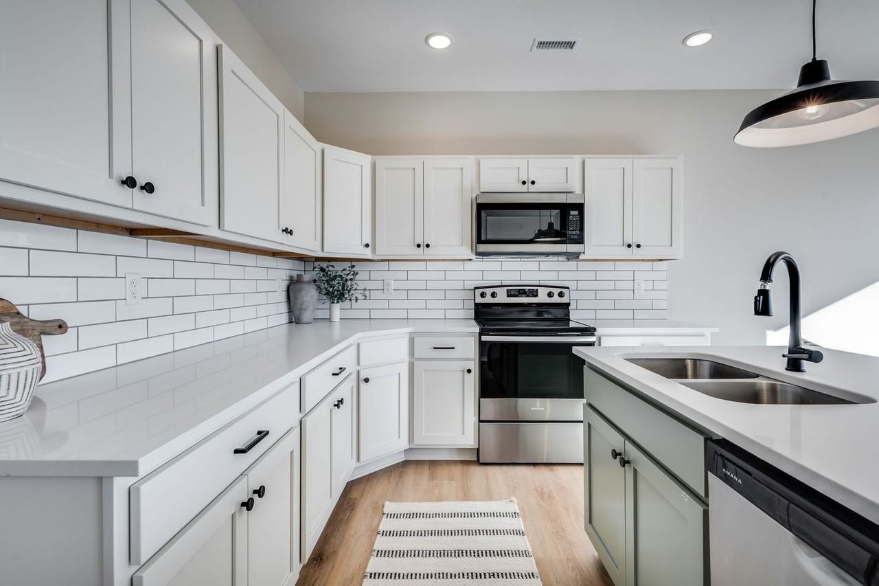 208 N Gowen St - Photo 7 of 14