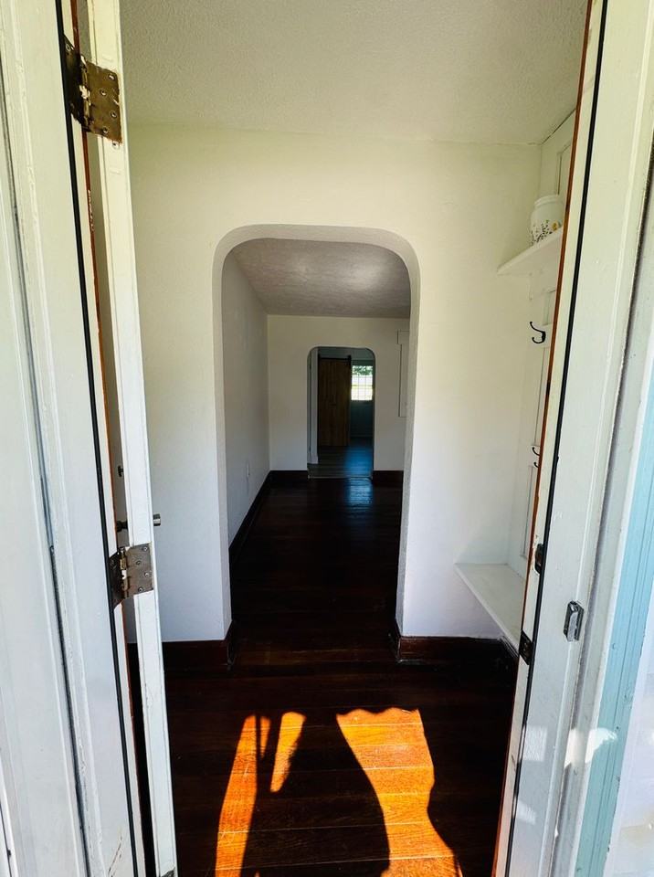 2115 N Weller Ave - Photo 5 of 26