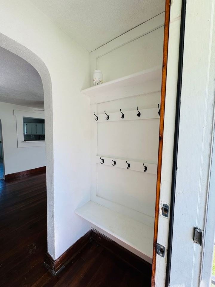 2115 N Weller Ave - Photo 6 of 26