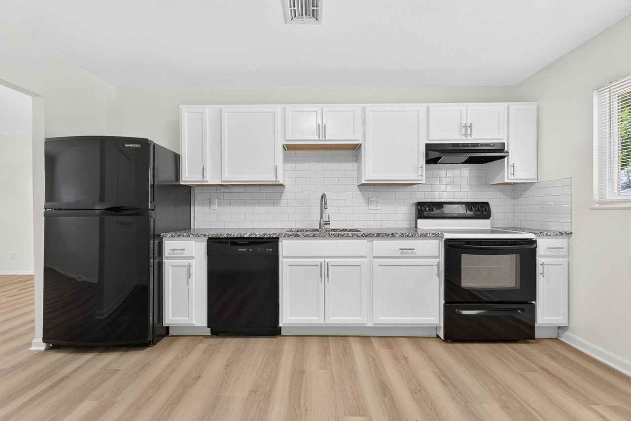 5168 Mapleridge Dr - Photo 2 of 23