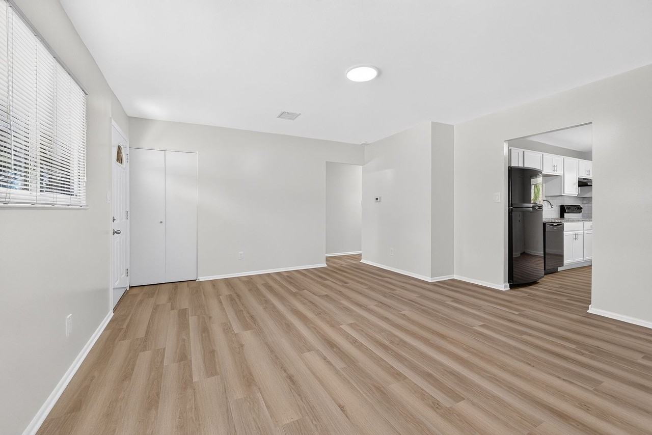 5168 Mapleridge Dr - Photo 6 of 23