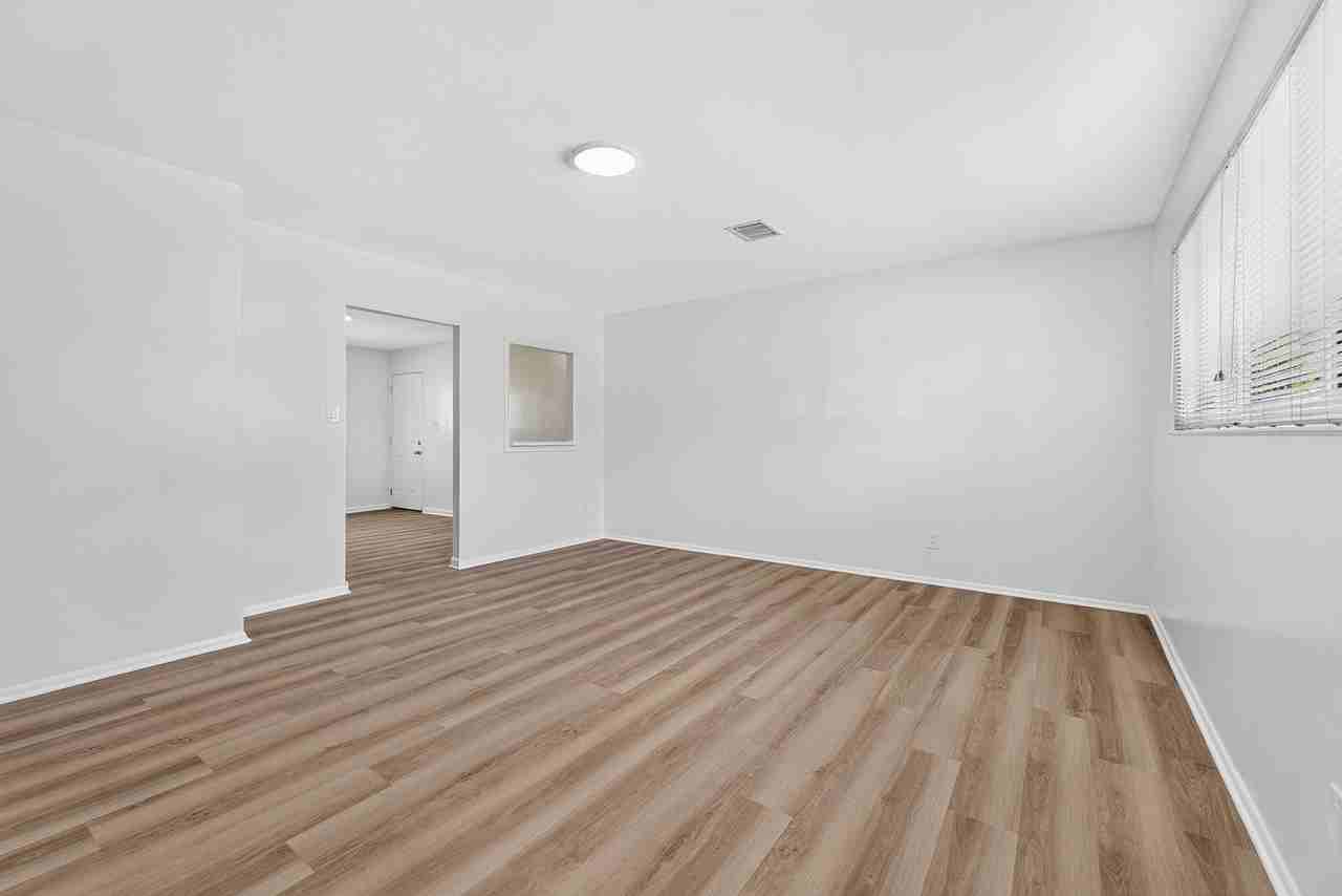 5168 Mapleridge Dr - Photo 7 of 23