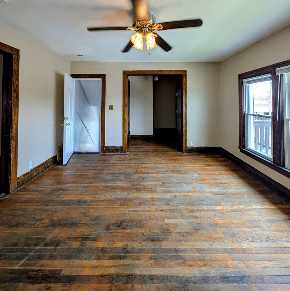 30 W Henry St Uppr - Photo 3 of 17