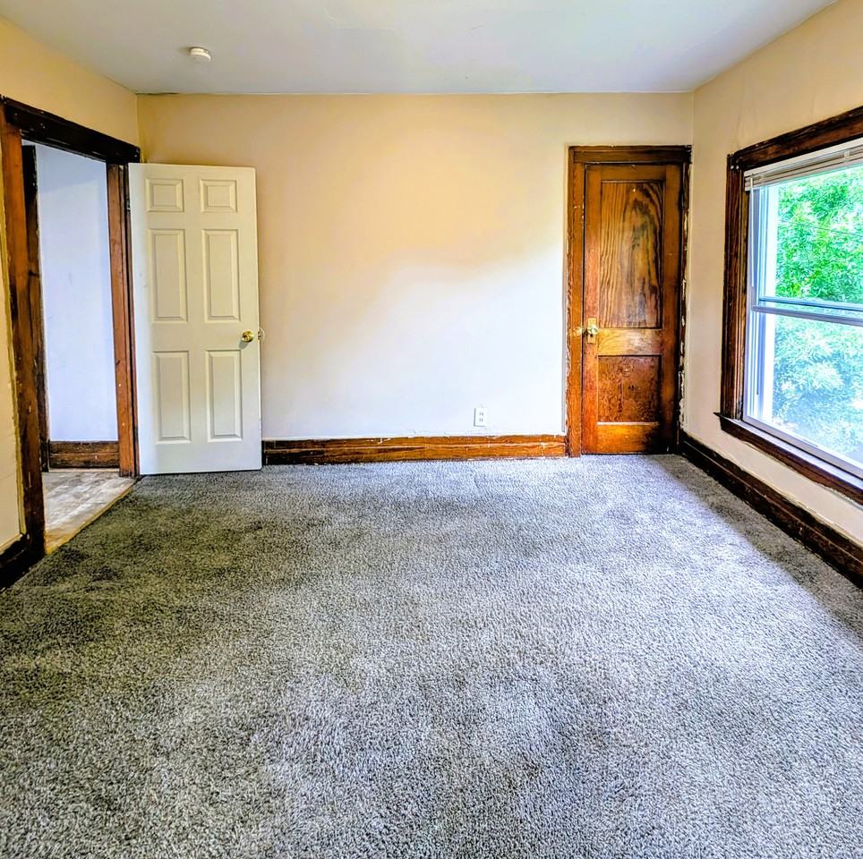 30 W Henry St Uppr - Photo 5 of 17