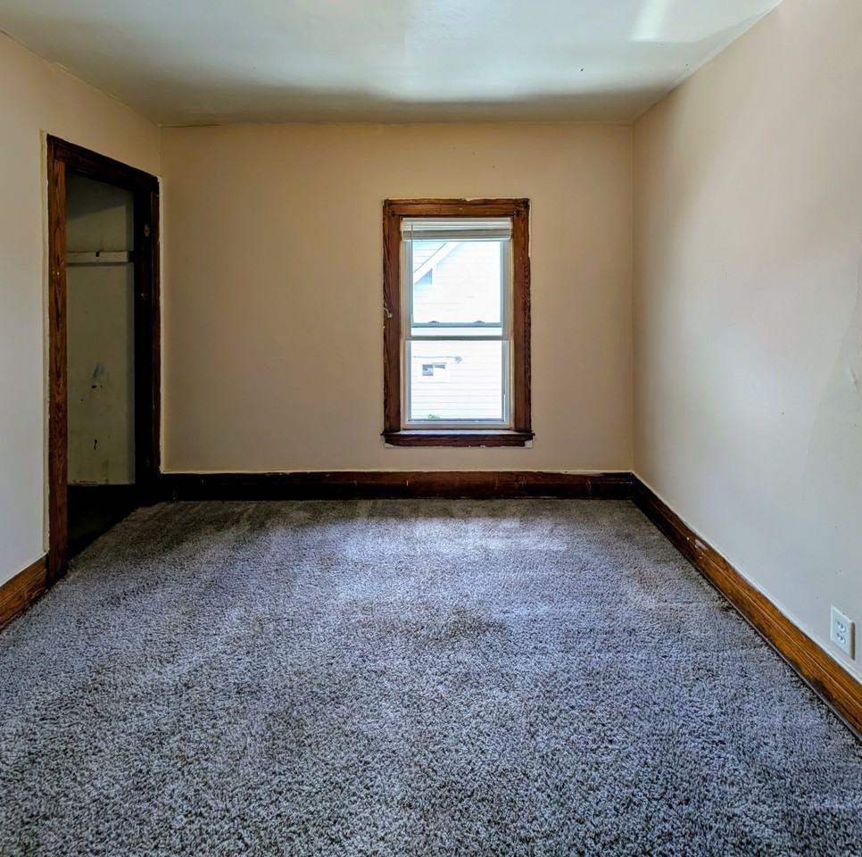 30 W Henry St Uppr - Photo 7 of 17