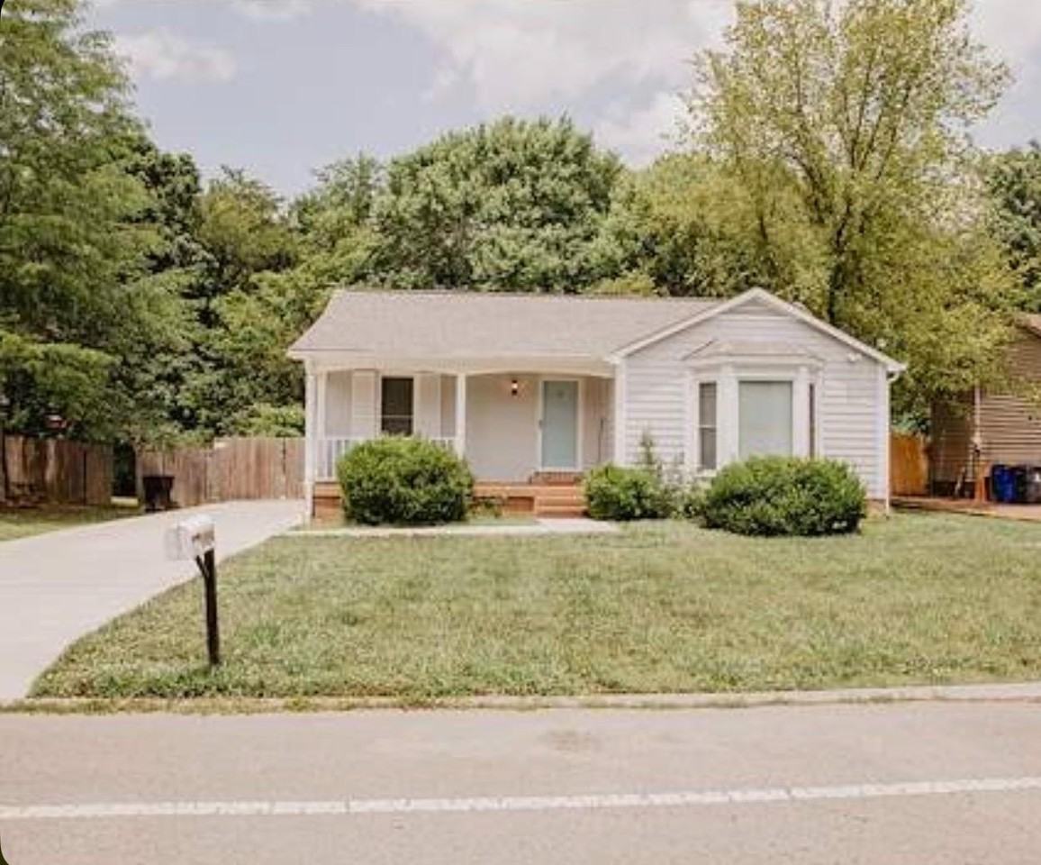 1004 Beech Bend Dr - Photo 2 of 11