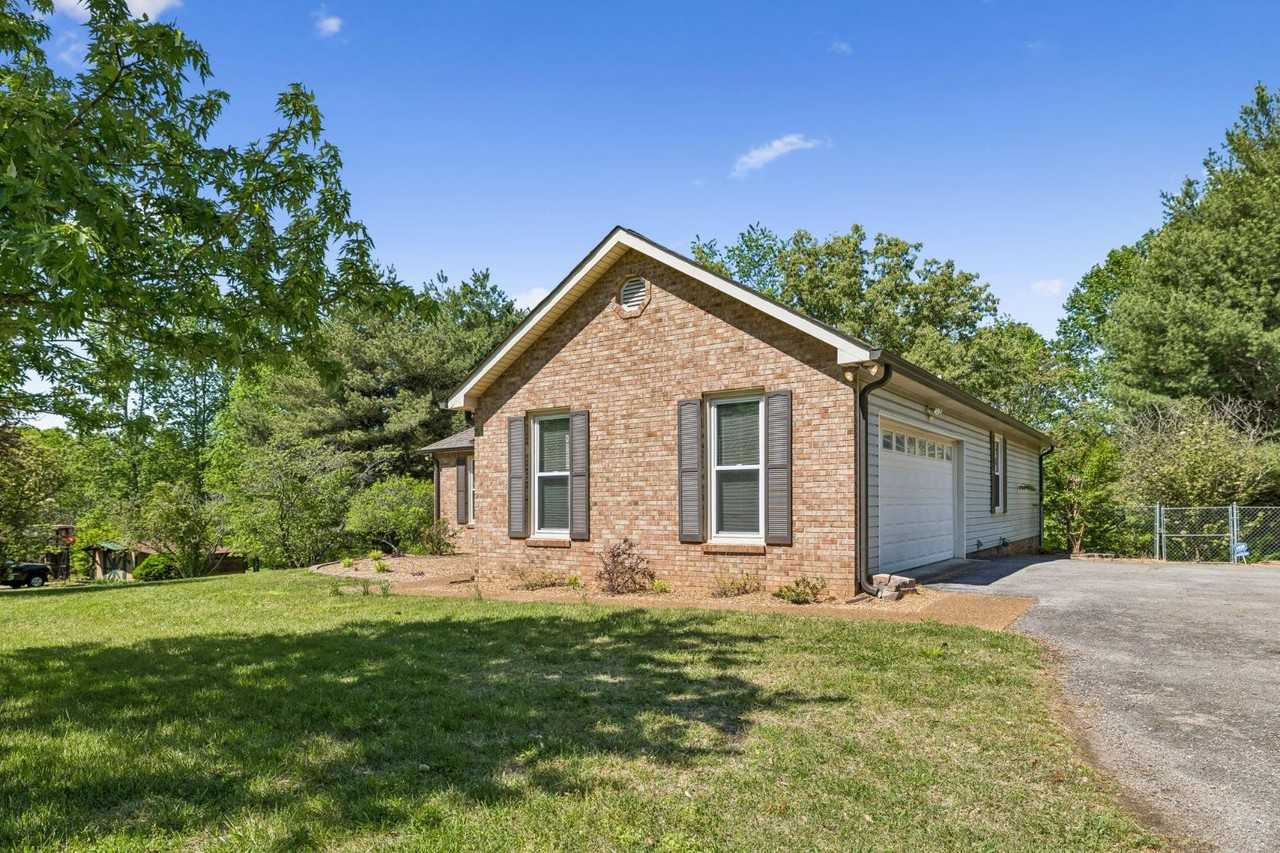 107 Keri Dr - Photo 4 of 11