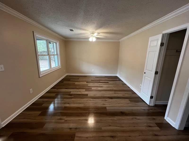 6310 Green Acres Ln - Photo 5 of 17