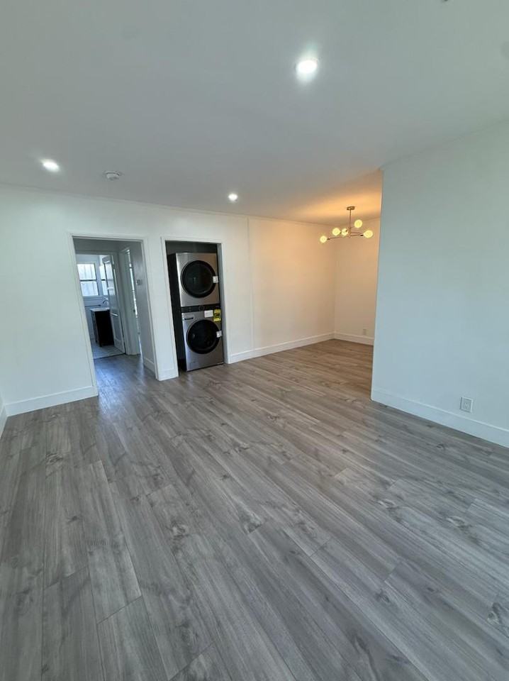 10112 S 8th Ave - Photo 3 of 9