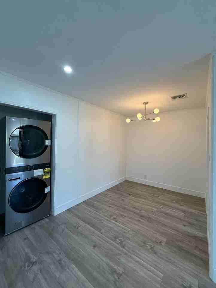 10112 S 8th Ave - Photo 4 of 9