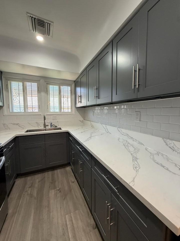 10112 S 8th Ave - Photo 6 of 9