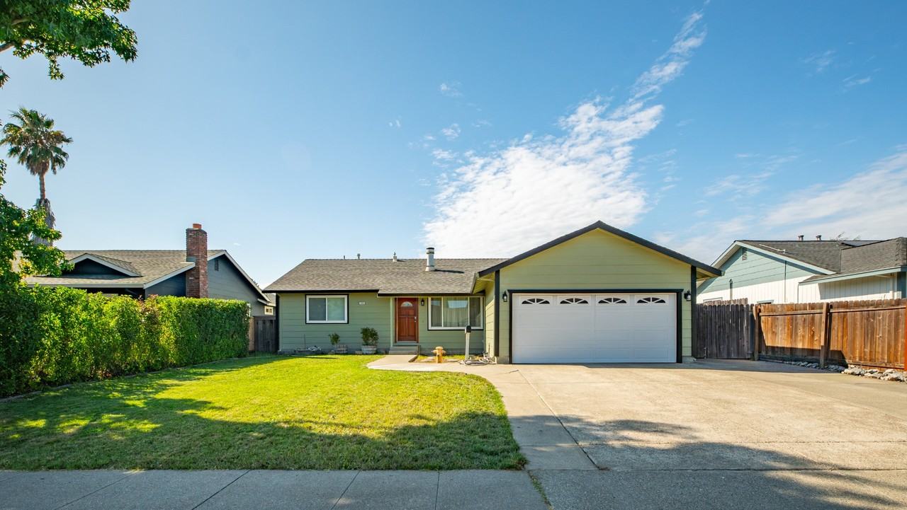 1623 Oneel Dr - Photo 2 of 20