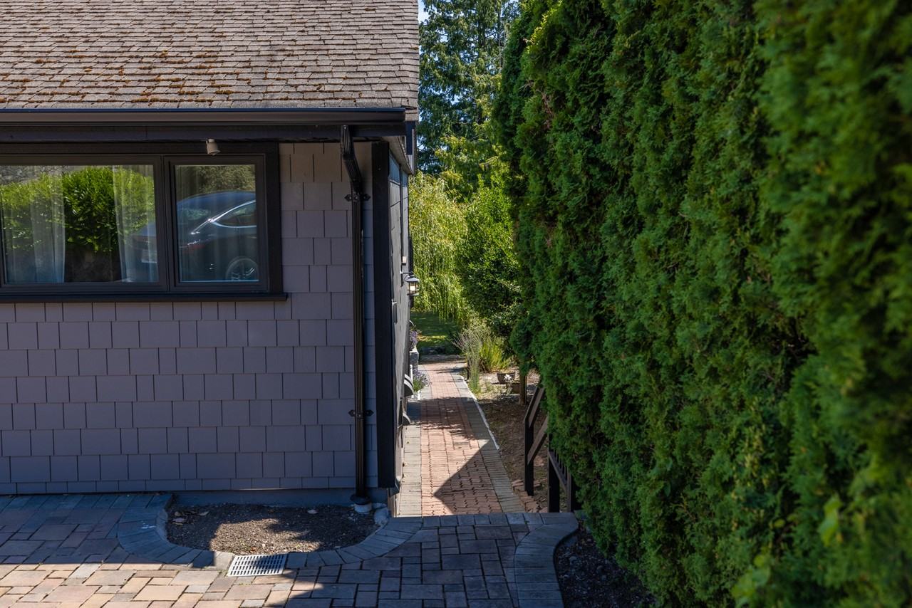 3763 Cadboro Bay Rd #1 - Photo 3 of 15