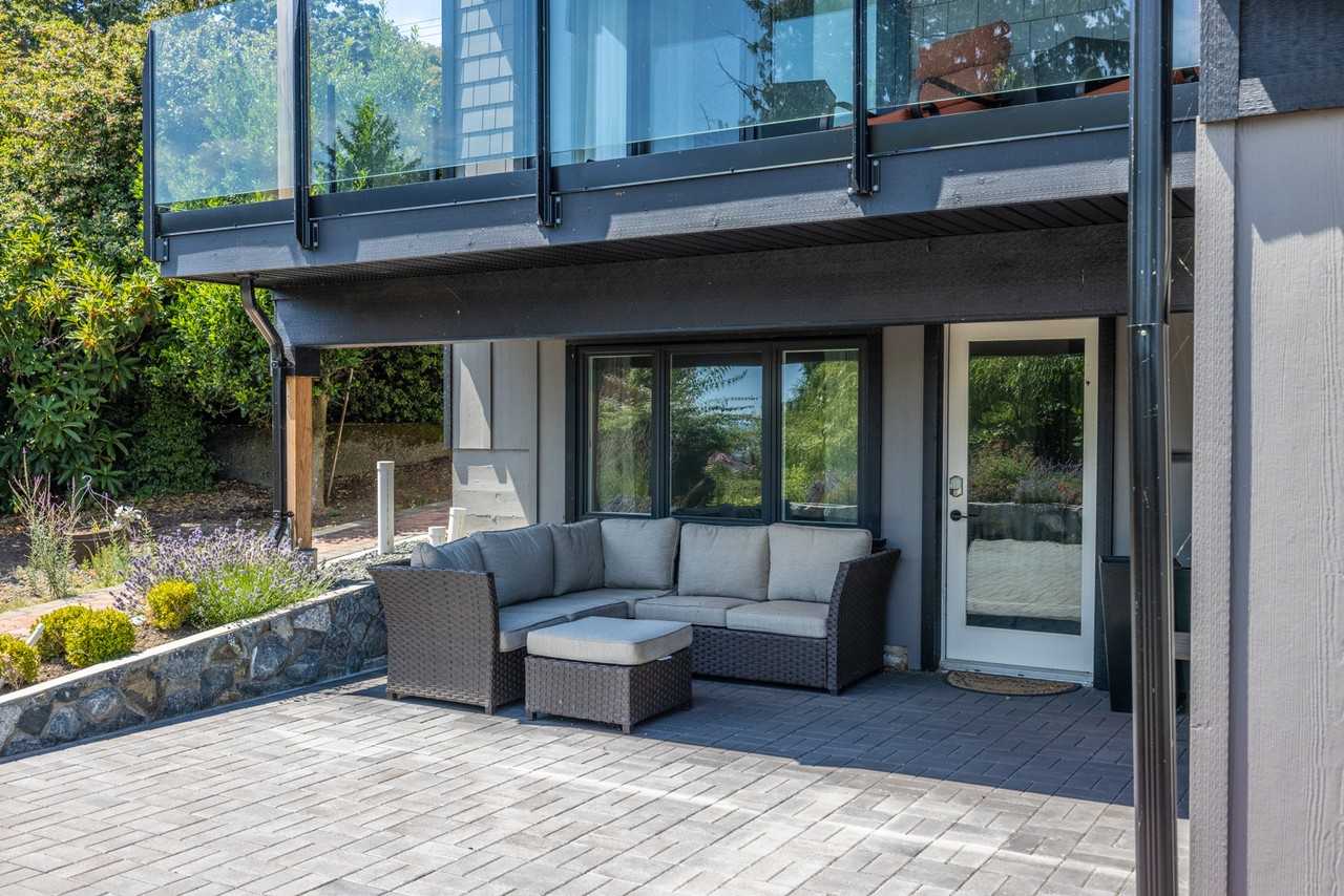 3763 Cadboro Bay Rd #1 - Photo 4 of 15