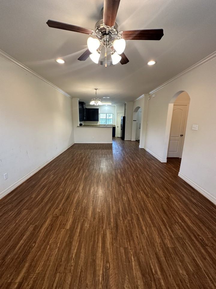 210 S Tesch St #1 - Photo 3 of 23