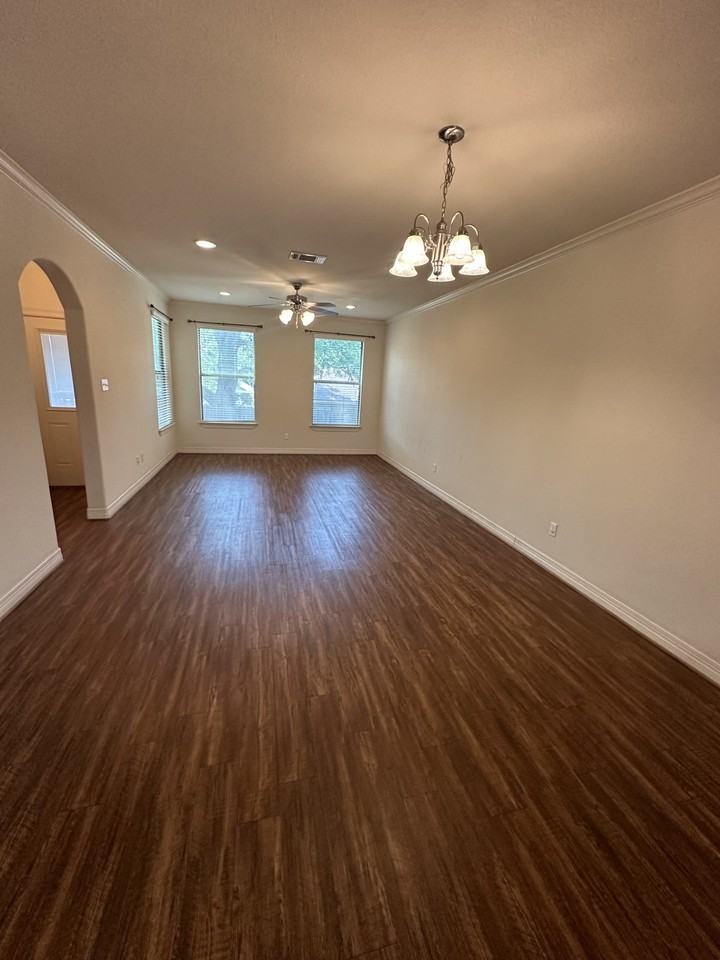 210 S Tesch St #1 - Photo 4 of 23