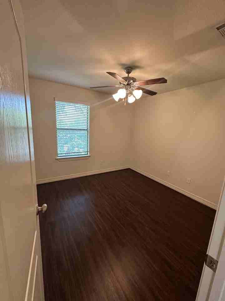 210 S Tesch St #1 - Photo 6 of 23