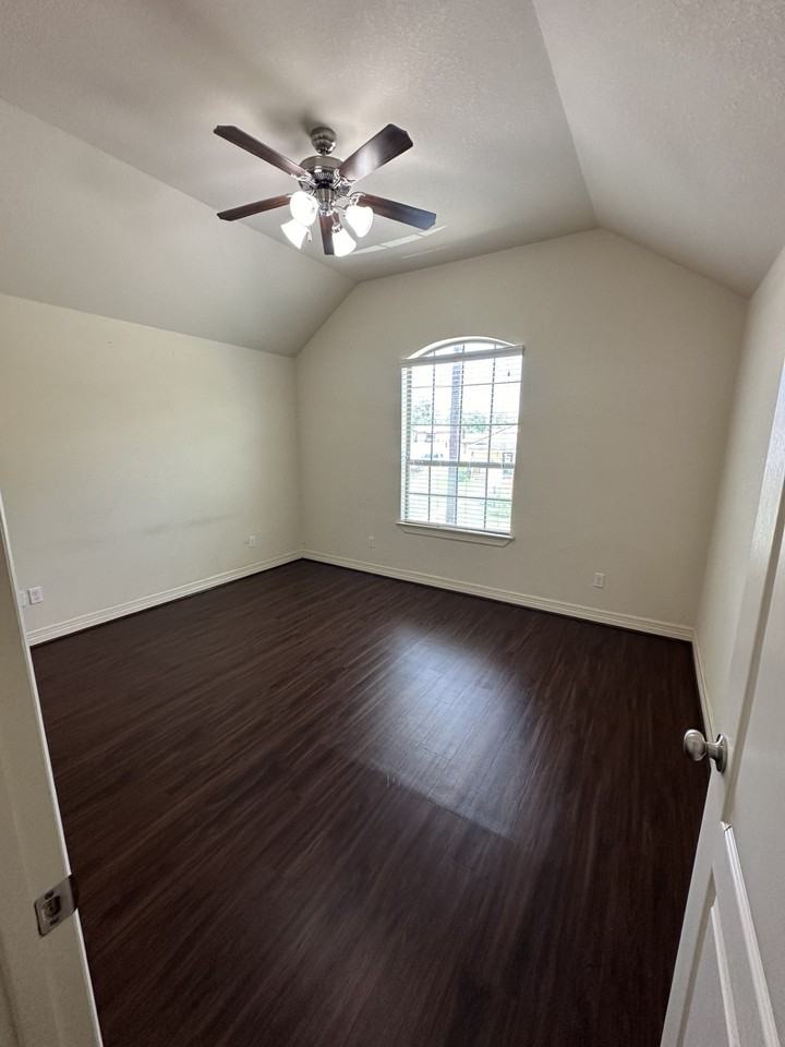 210 S Tesch St #1 - Photo 7 of 23