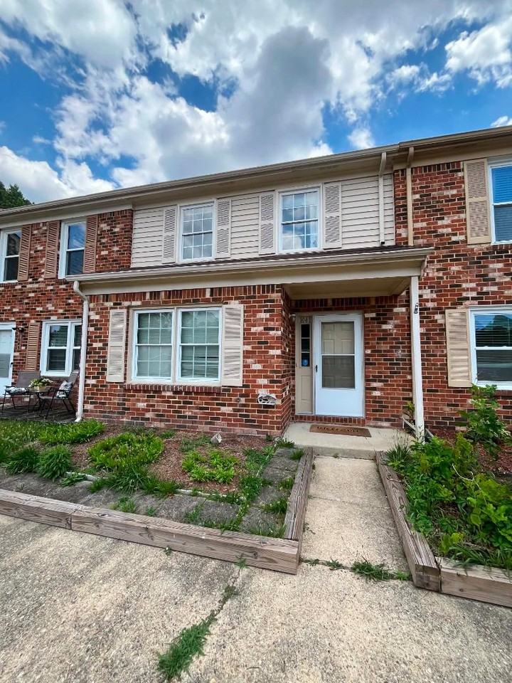 1041 Wickford Ct - Photo 6 of 20