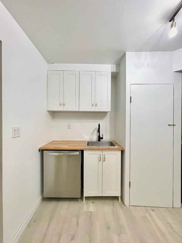 2133 Sperling Ave - Photo 3 of 45