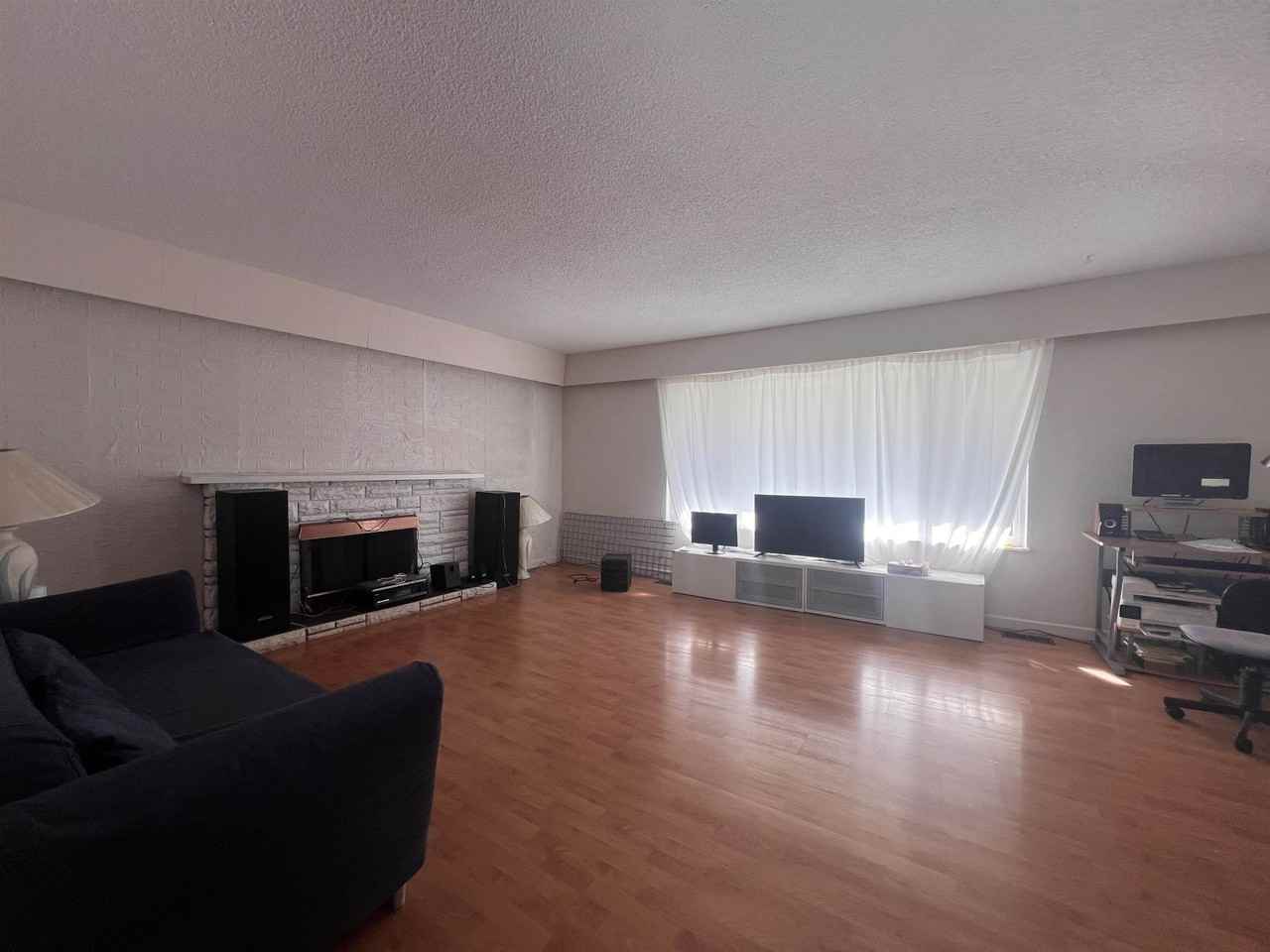 7566 Kraft Pl - Photo 2 of 7