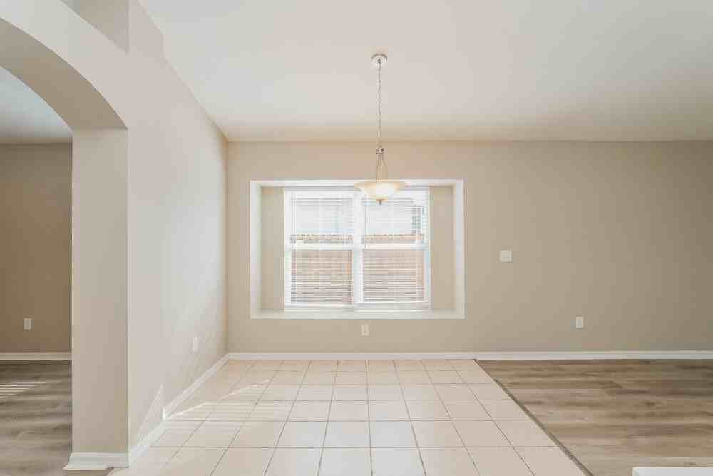 411 Sand Ridge Dr - Photo 5 of 16