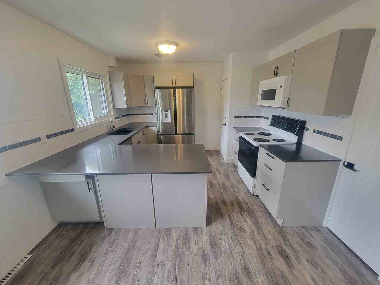 9620 75 Street NW - MAIN - Photo 2 of 10