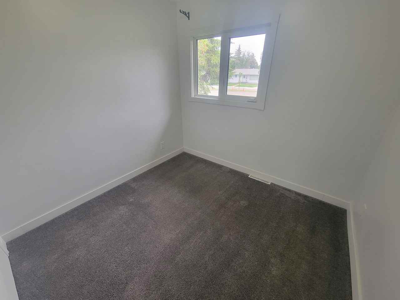 9620 75 Street NW - MAIN - Photo 6 of 10