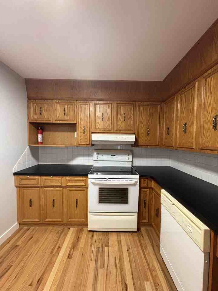 64 Riverton Avenue - 1 - Photo 2 of 18