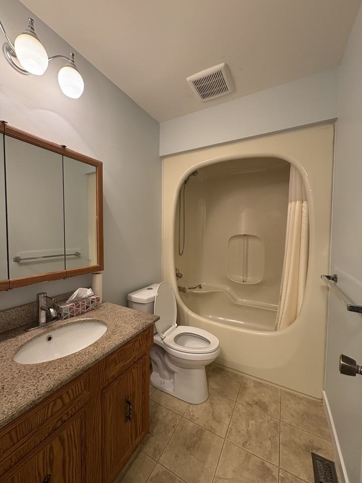 64 Riverton Avenue - 1 - Photo 7 of 18