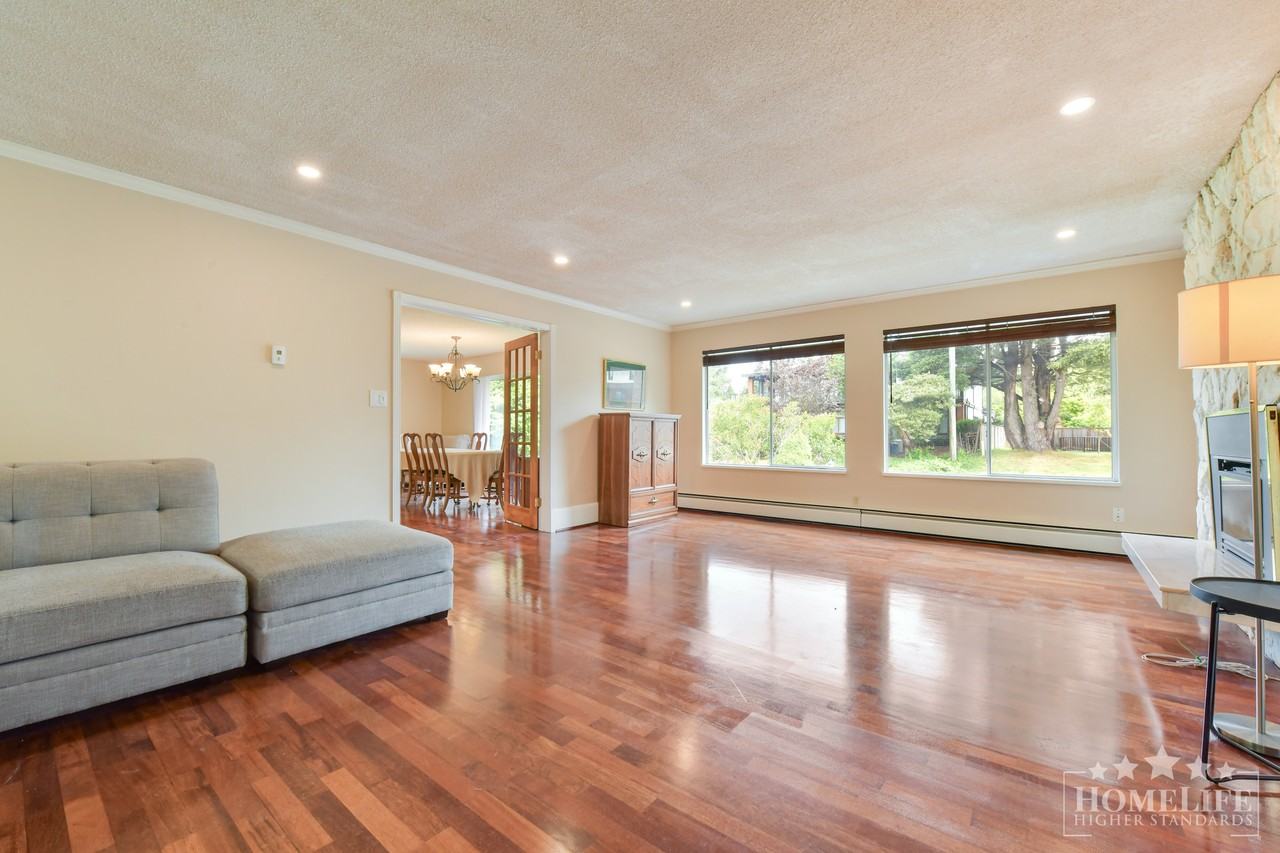 13900 Blackburn Ave - Photo 4 of 24