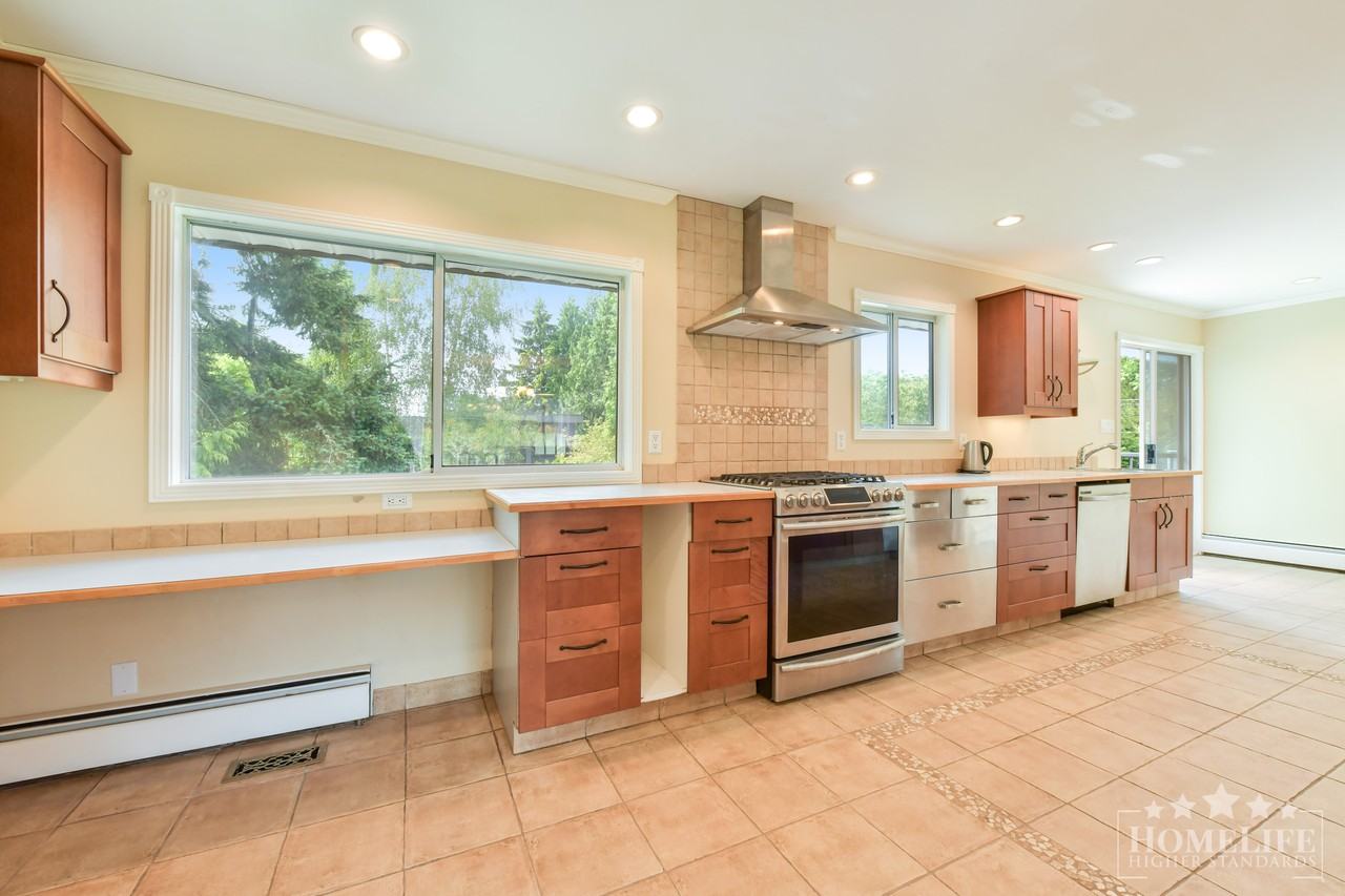 13900 Blackburn Ave - Photo 7 of 24