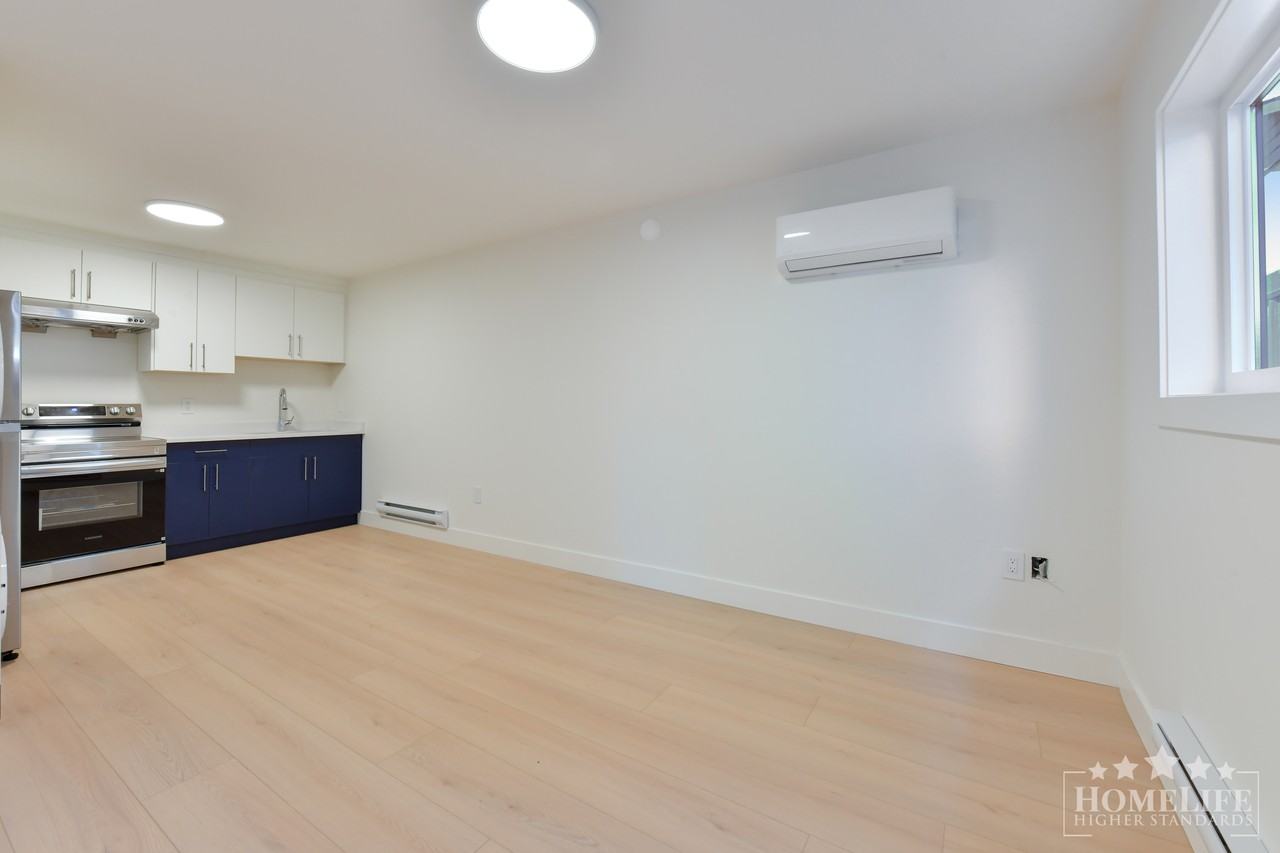 11004 78 Ave - Photo 3 of 9