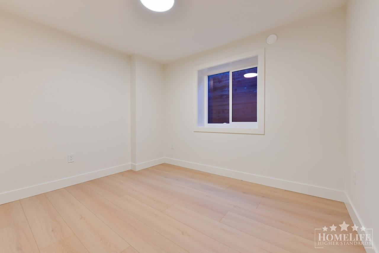 11004 78 Ave - Photo 4 of 15
