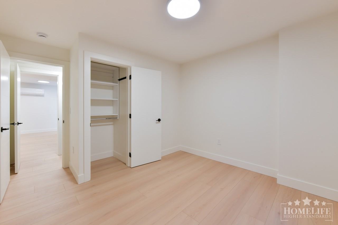 11004 78 Ave - Photo 5 of 15