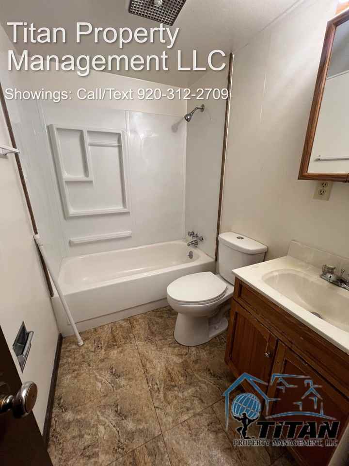 1382 Maricopa Dr #2 - Photo 2 of 4