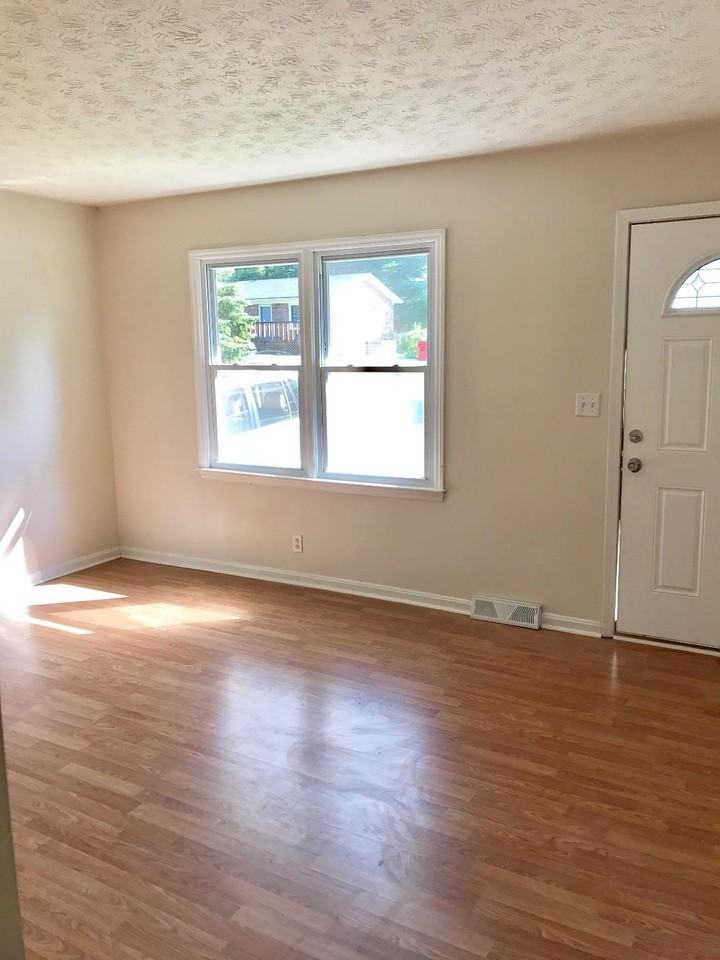 220 Highwood Dr #1 - Photo 2 of 7