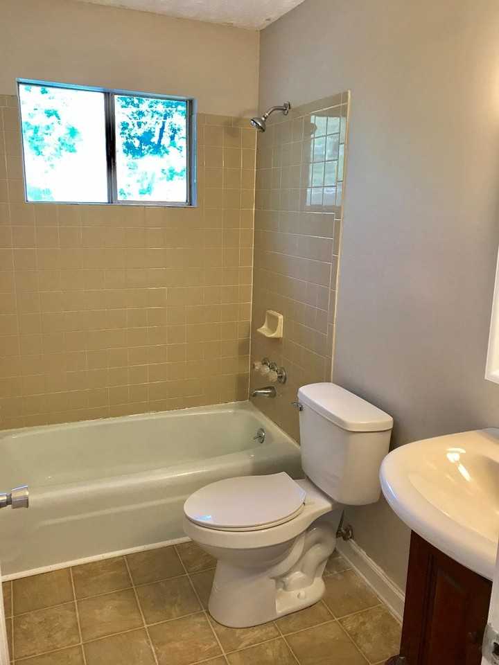 220 Highwood Dr #1 - Photo 5 of 7