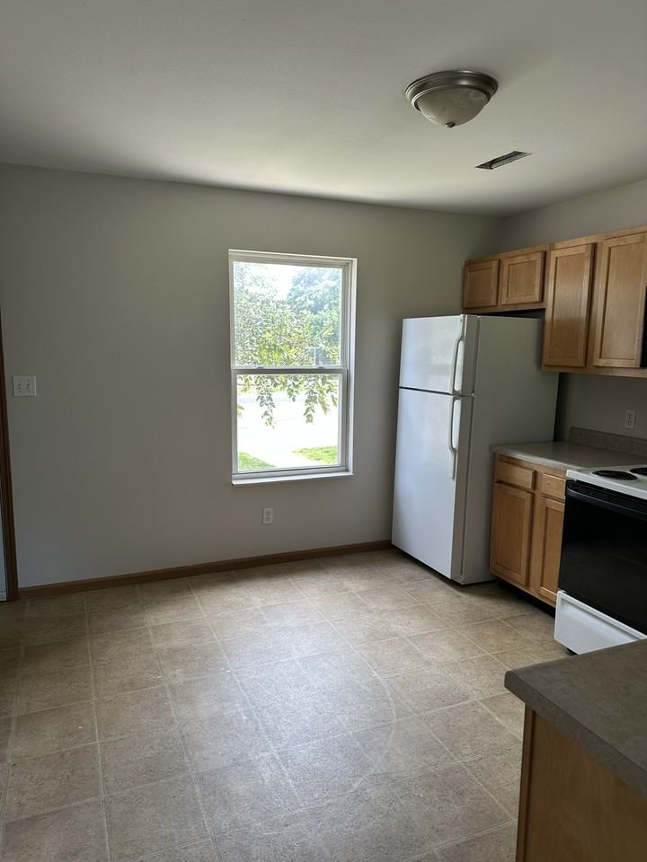 223 N. Clinton 4 #4 - Photo 5 of 28