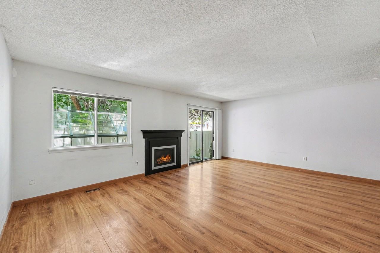 1511 Seneca Cir #131 - Photo 3 of 25