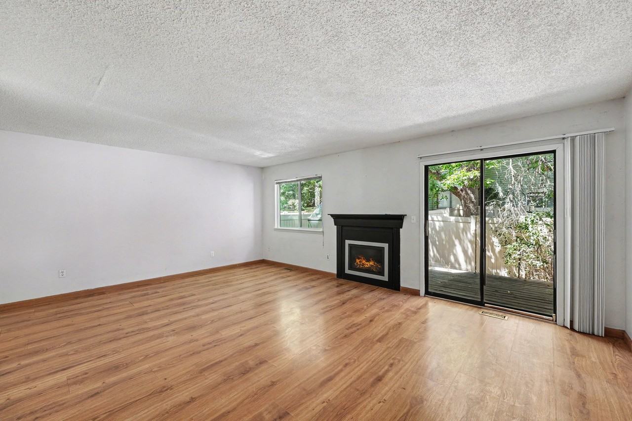 1511 Seneca Cir #131 - Photo 4 of 25