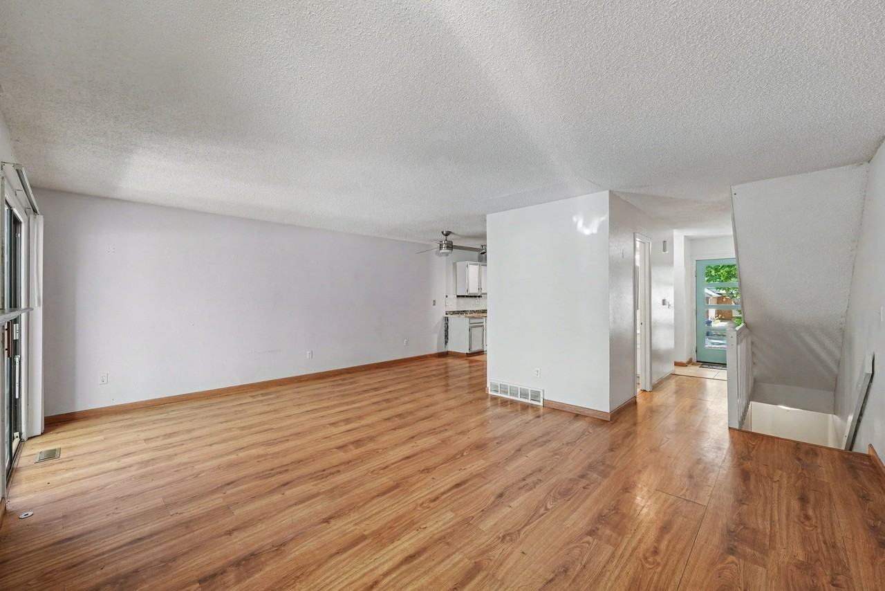 1511 Seneca Cir #131 - Photo 5 of 25
