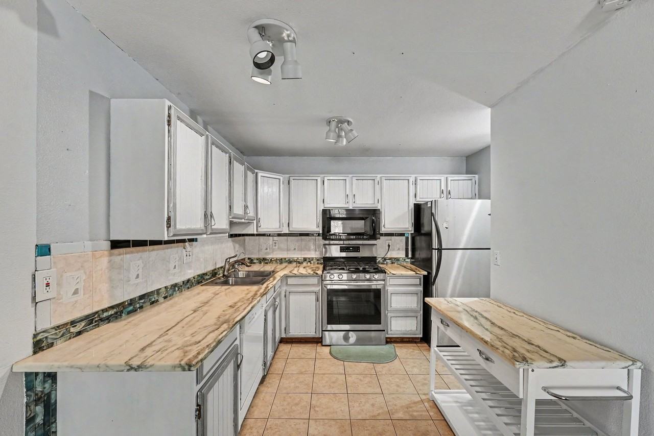 1511 Seneca Cir #131 - Photo 7 of 25