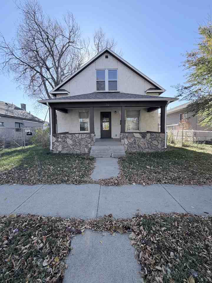 32 Custer Ave #1