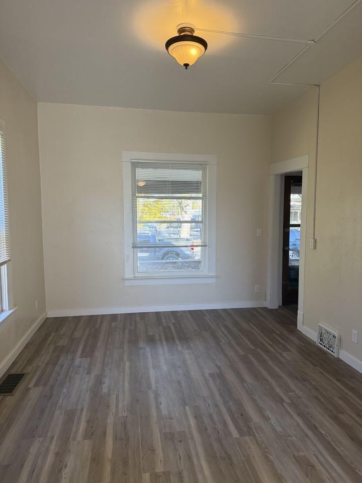 32 Custer Ave #1 - Photo 2 of 11