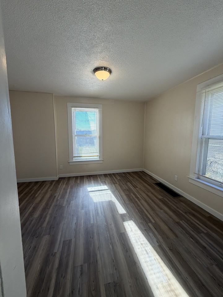32 Custer Ave #1 - Photo 4 of 11