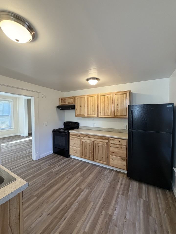 32 Custer Ave #1 - Photo 6 of 11