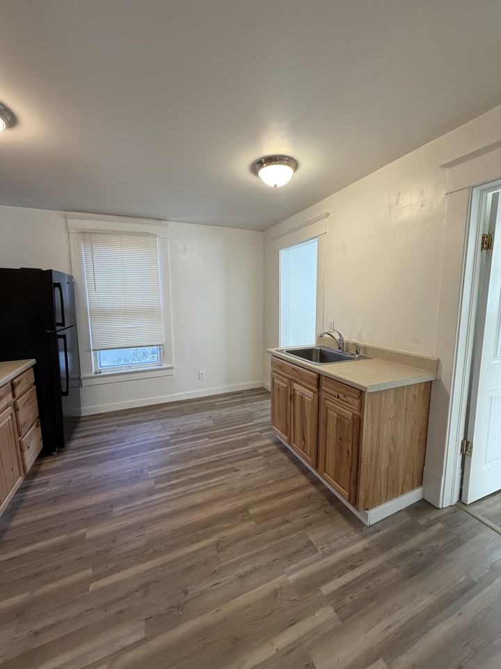 32 Custer Ave #1 - Photo 7 of 11