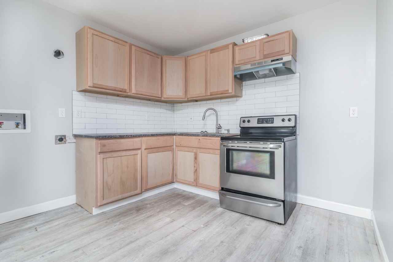 257 Rogers St - Photo 2 of 8